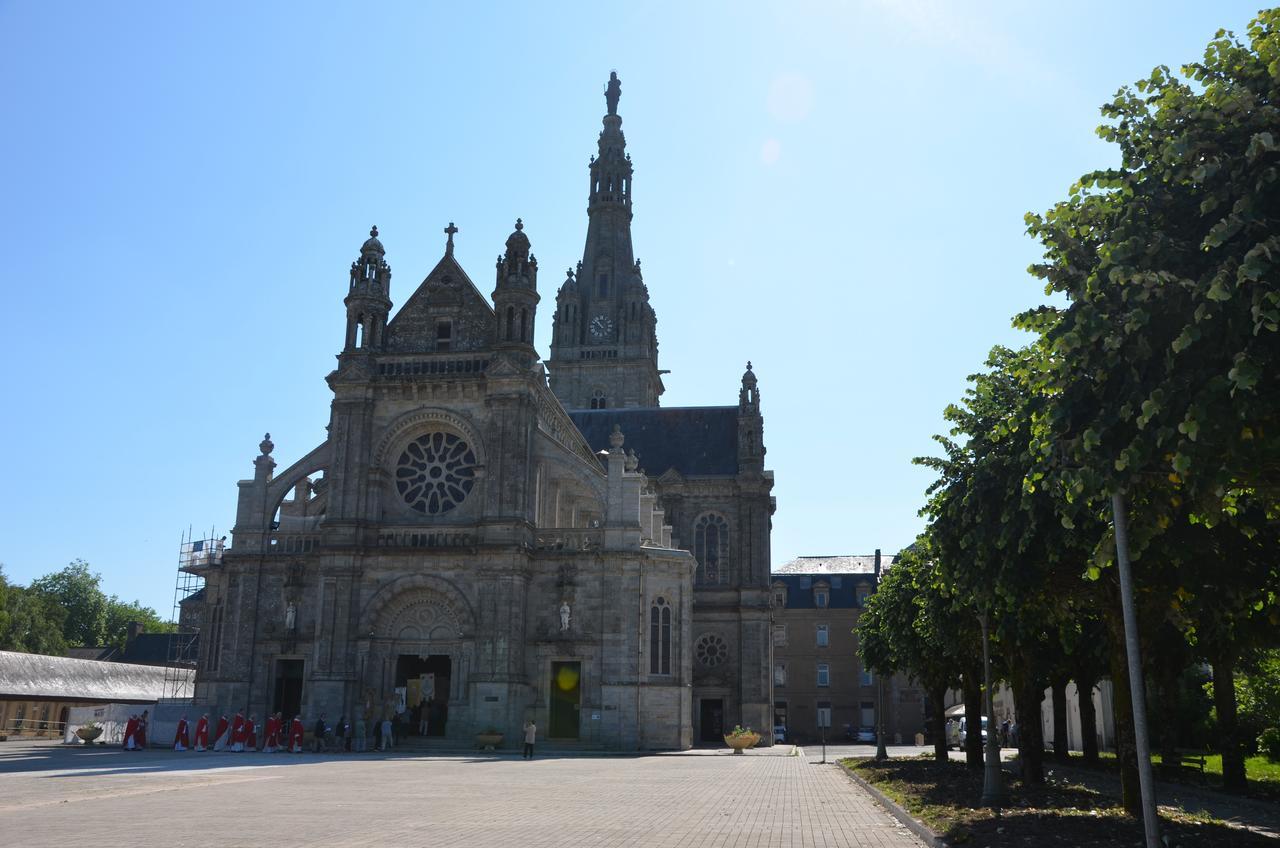 ホテル L'Auberg'Ine - Maison Glenn Anna Saint Anne-dʼAuray エクステリア 写真